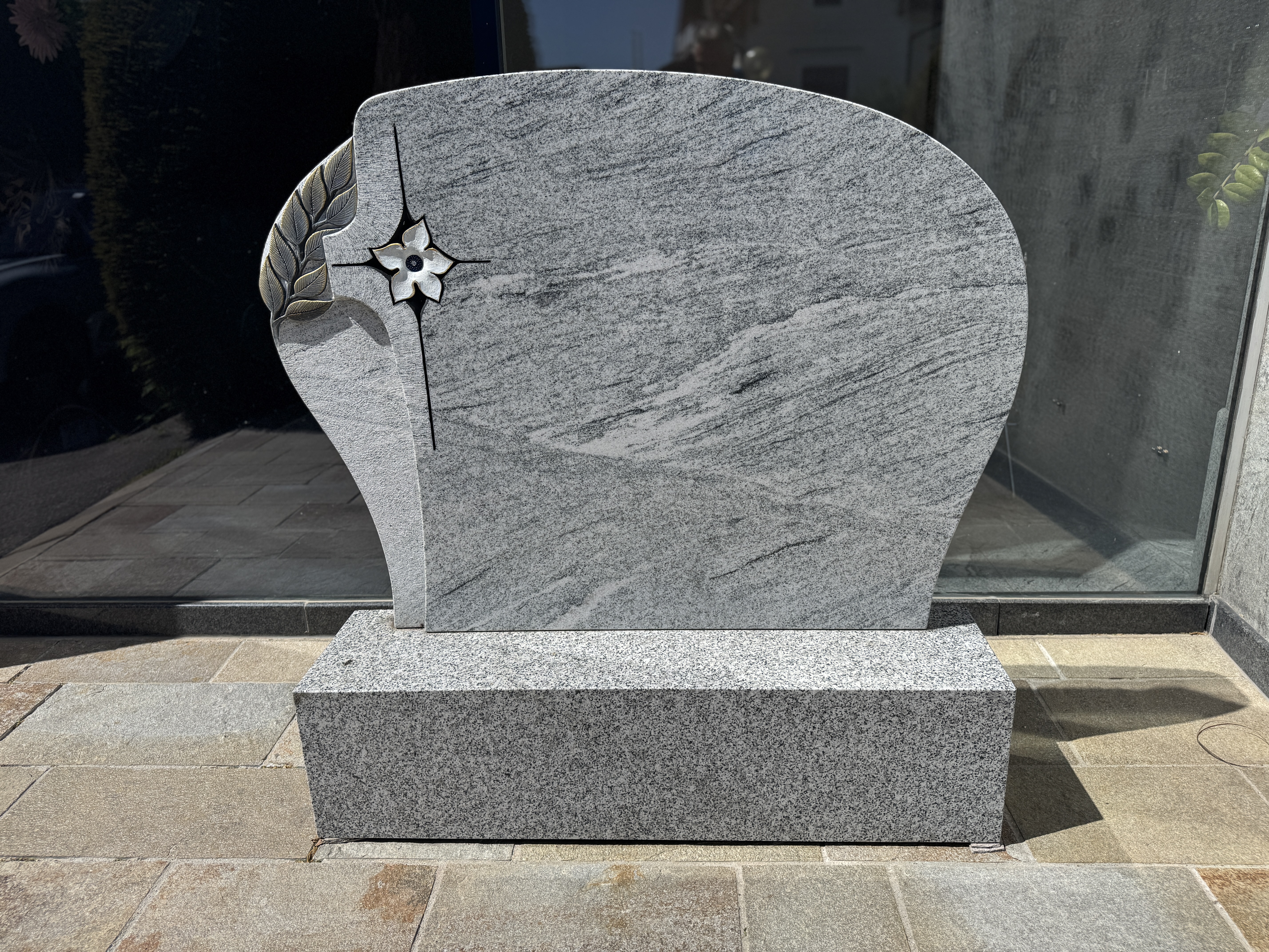 Heller Stein mit Forever in Love Motiv